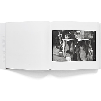 Книга на английском языке "Henri Cartier-Bresson: Photographer", Yves Bonnefoy - 4