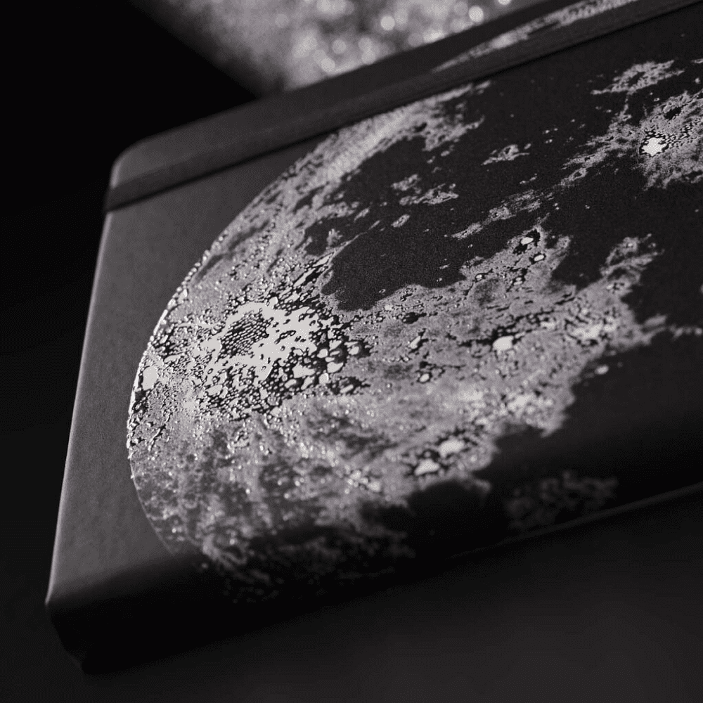 Блокнот "Cosmic moon", А5, 96 листов, линейка, на резинке, черный - 4